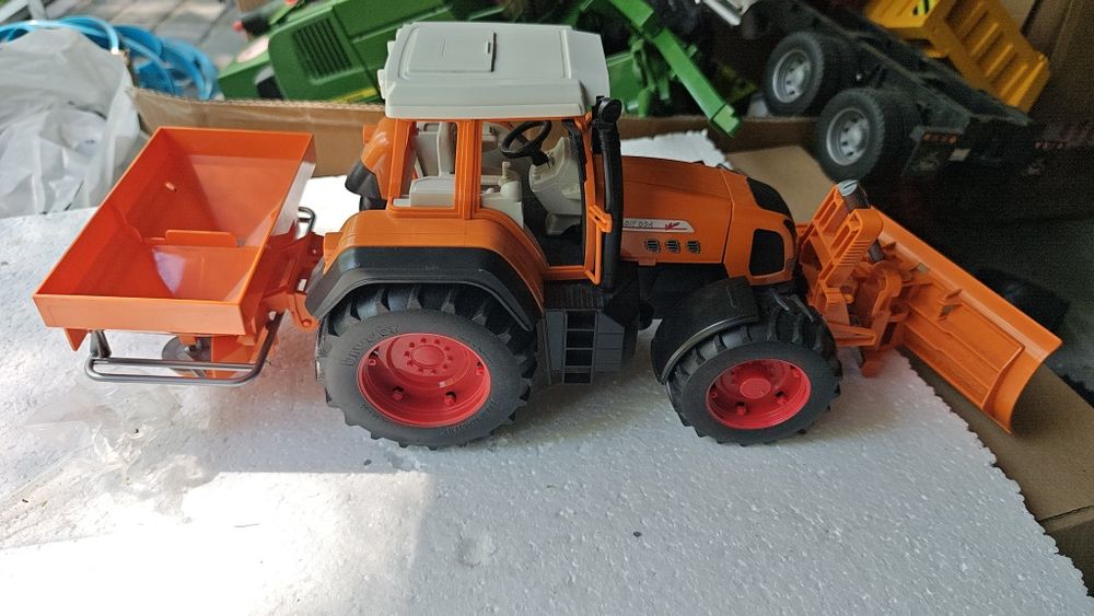 Bruder traktor fendt