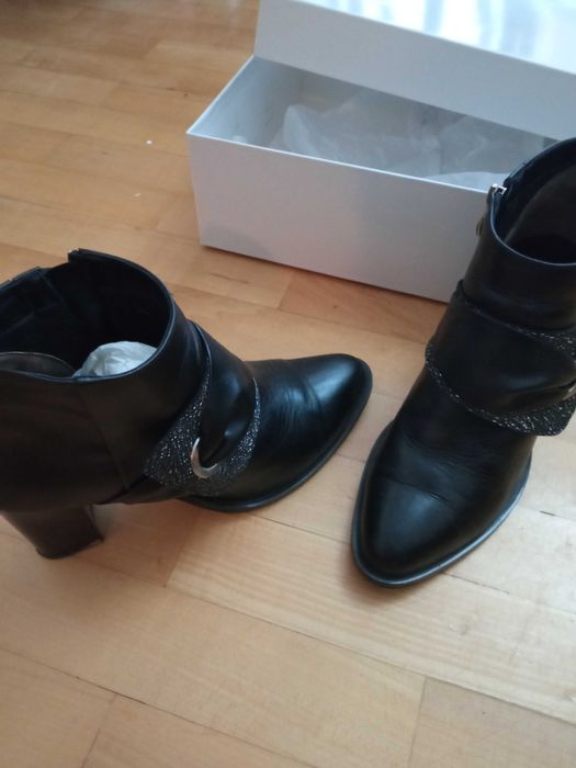 Sprzedam damskie botki czarne