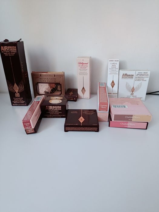 Charlotte Tilbury Pillow Talk Beauty Light Wand Easy Highlighter - rozświetlacz w płynie 12 ml