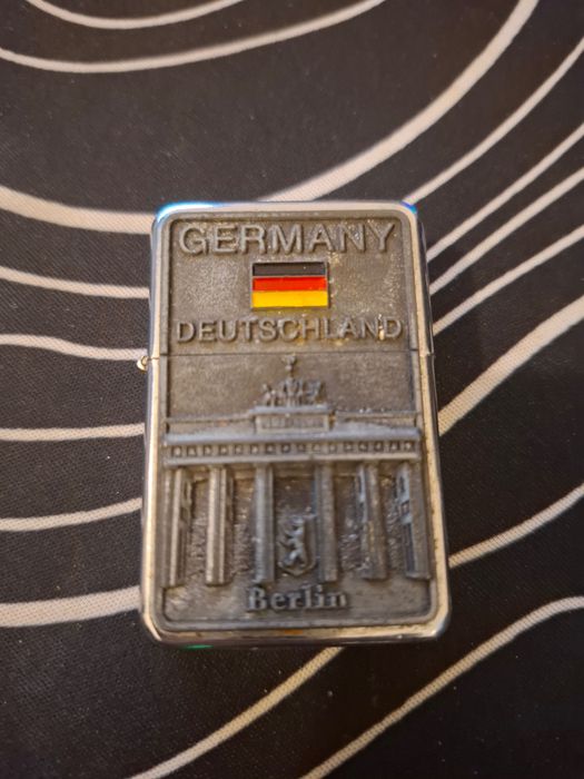Isqueiro de metal colecionável tipo Zippo