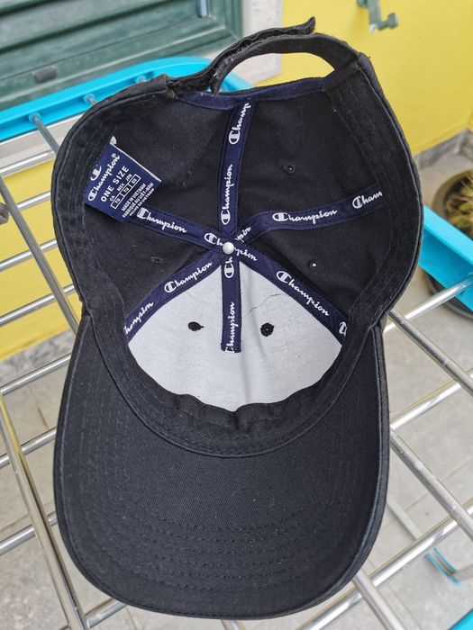 Vendo boné preto para homem da Champion