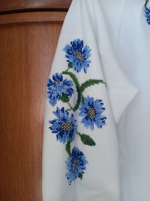 Вишиванка бісером для дівчинки.