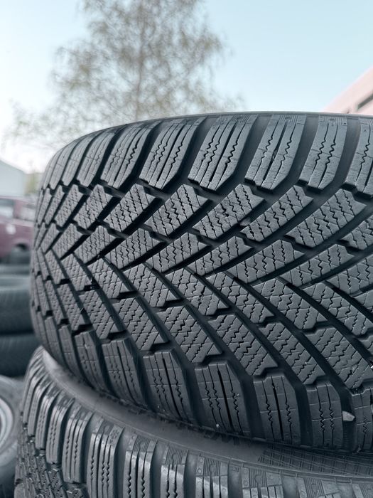 225 45 17 Continental TS860 90% Шини Зима
