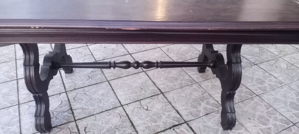 Vendo cadeiras e .mesa rusticas