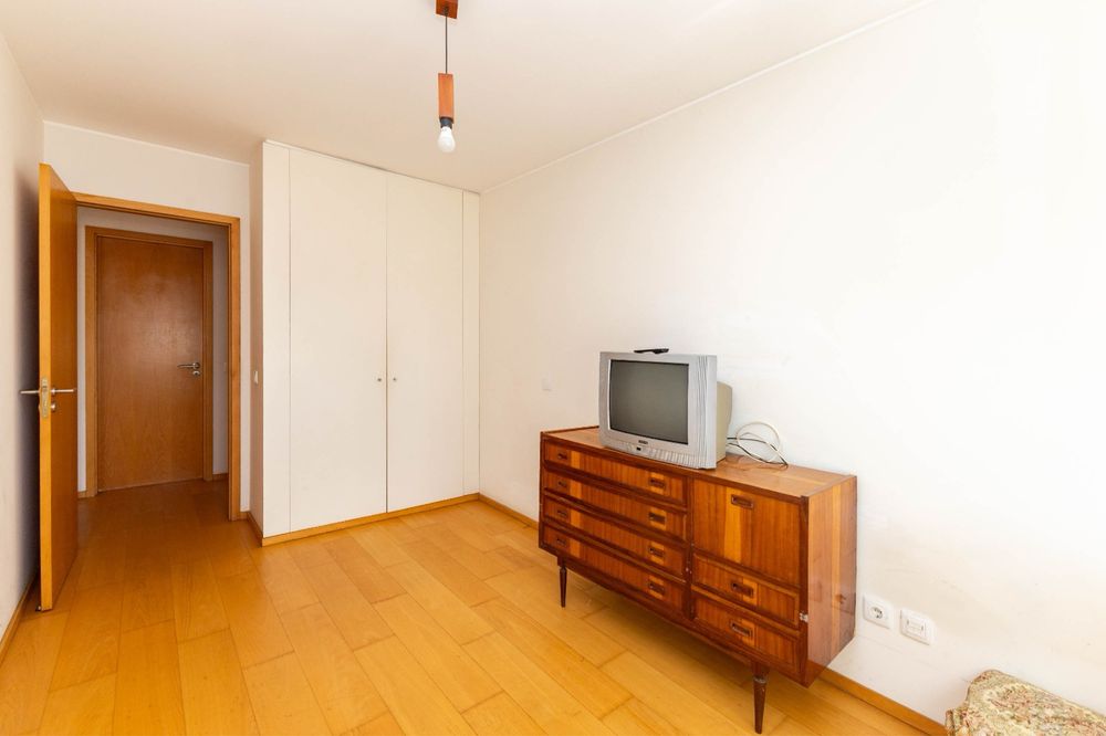 Movel de quarto com gavetas