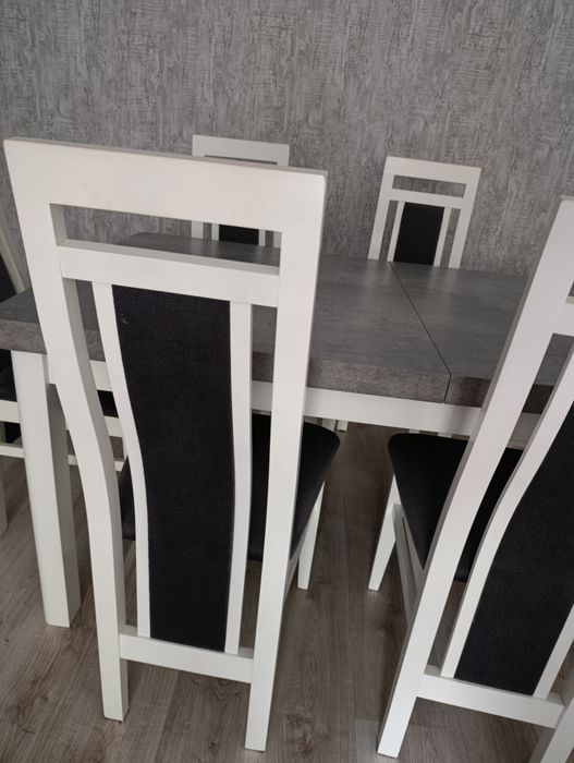 Stół rozkładany plus komplet 6 krzeseł