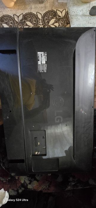 Telewizor LG 43 cale LF510V stan wizualny dobry.
