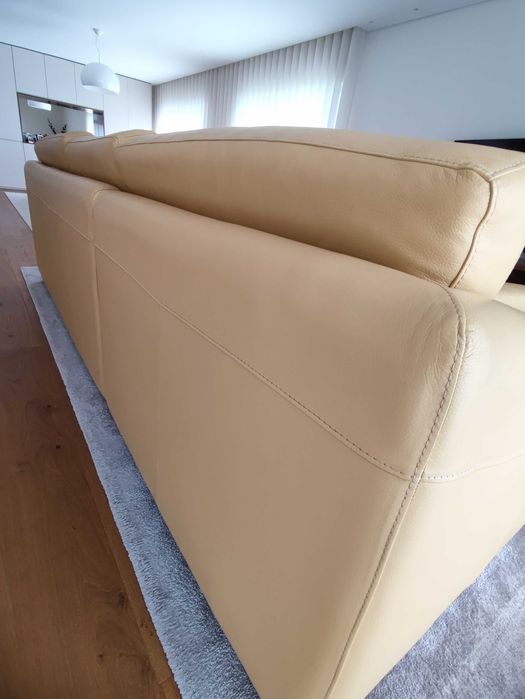 Sofá em pele com chaise longue