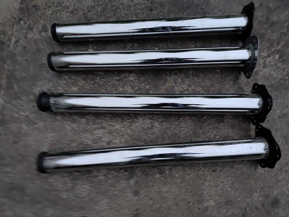 Zestaw czterech metalowych nóg meblowych do blatów mebli