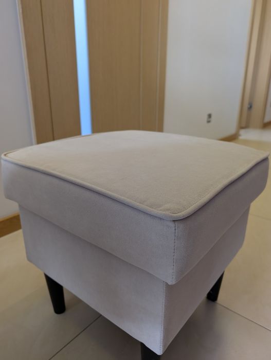 Używany podnóżek/pufa ze schowkiem