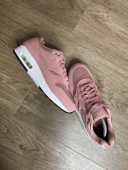 Продам БОМБЕЗНІ жіночі кросівки Nike Air Max 1 SE