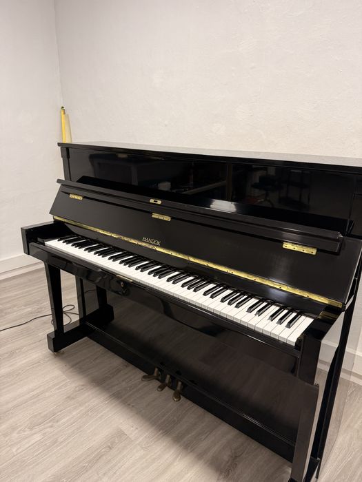 Piano Vertical Handok