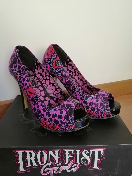 Sapatos senhora salto alto Iron Fist 38