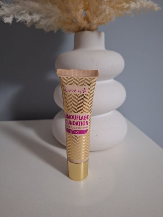 podkład nowy lovely camouflage foundation matte & full 03 ivory