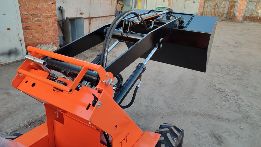 Міні навантажувач з двигуном V2, мінітрактор, мінінавантажувач