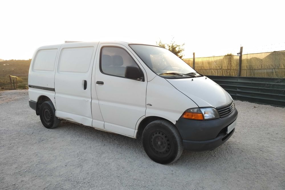 Toyota Hiace 2.5 D-4D Isotérmica – 2004 – 240.447 km