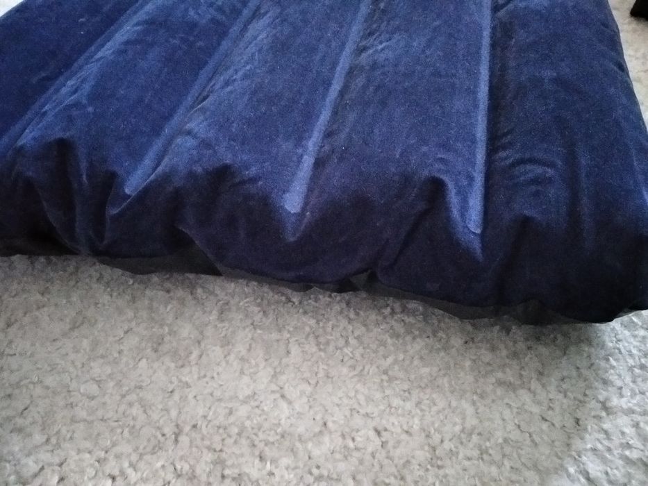 Trzy dmuchane poduszki