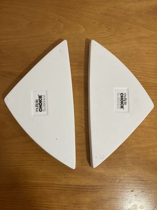 2 Christmas-themed triangular plates434038198838251521