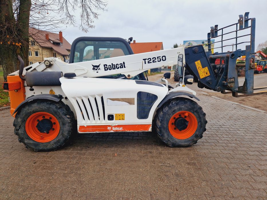Bobcat t2250 małe gabaryty 2400h 2014r Kubota Super Stan Manitou