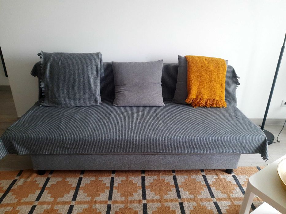Excelente sofa cama com arrumaçã0