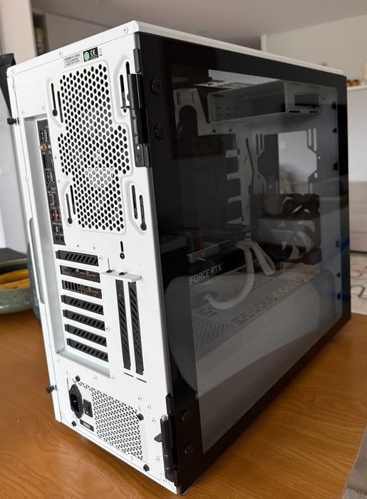 PC Desktop High-End Gaming/Trabalho (Ryzen 9 5900X, RTX 3070 OC, 32GB RAM, 1TB NVMe) + Setup 2 Monitores LG com Suporte Duplo