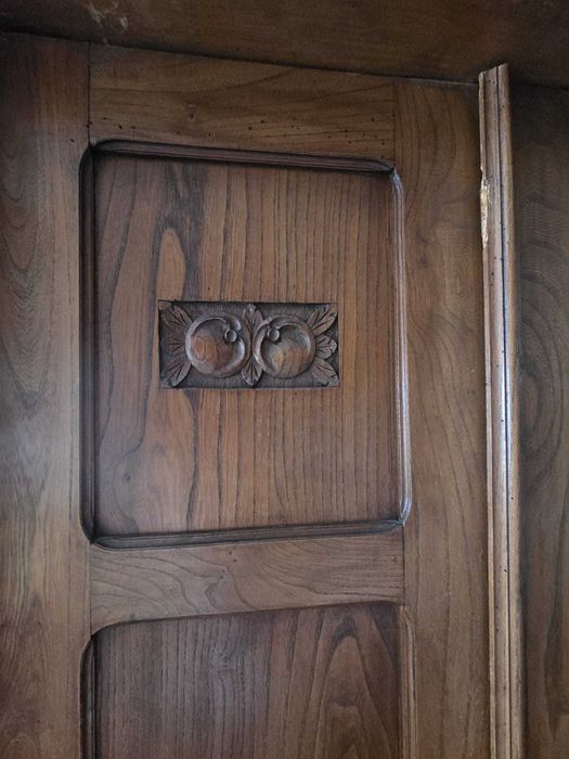 Stylowa drewniana szafa