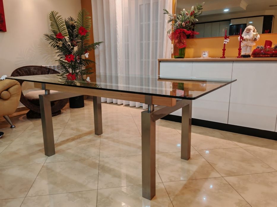 Mesa de jantar em vidro