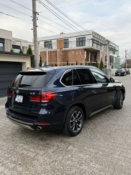 Автомобіль BMW X5 F15