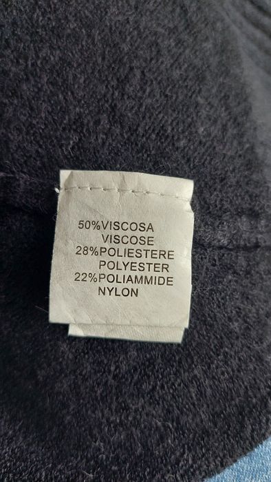 Długi sweter z kapturem