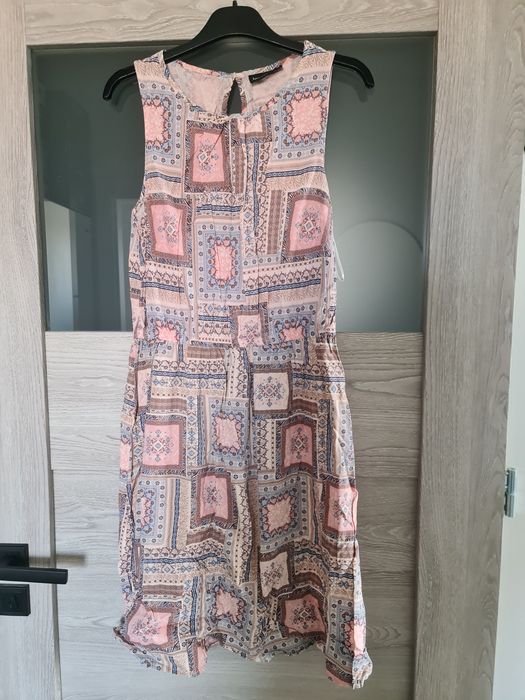 Letnia sukienka we wzory, rozmiar S