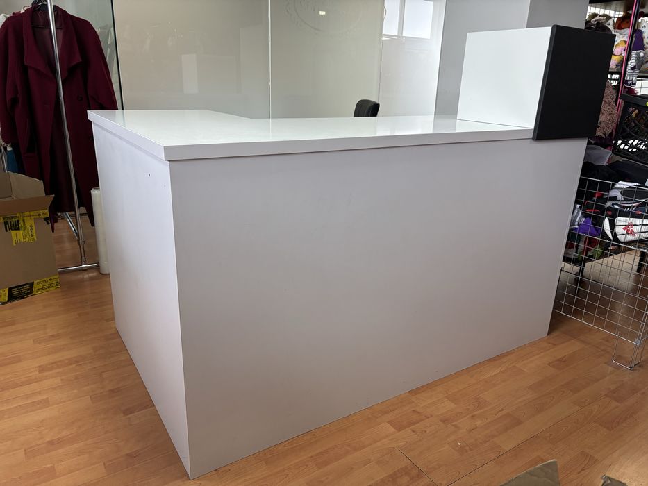 Lada sklepowa, regał,  krzeslo, haker