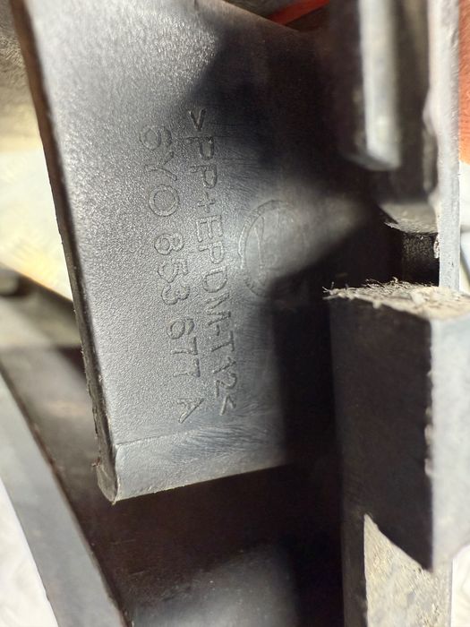 Решетка бампера центральная Skoda Fabia 1  99- 6Y0853677A