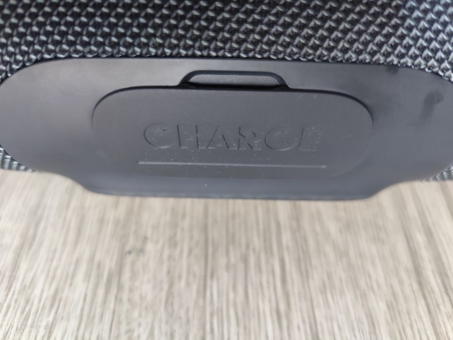 Coluna JBL Essential 1