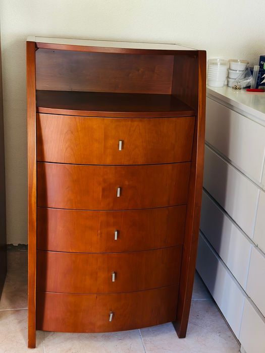 Camiseiro em madeira maciça