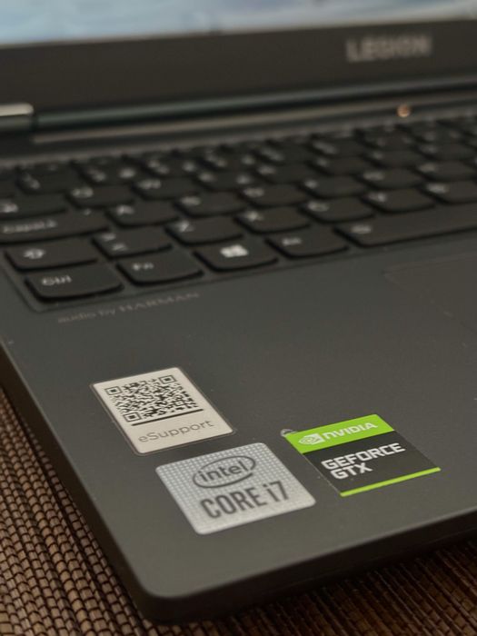 Portátil Gamer LENOVO