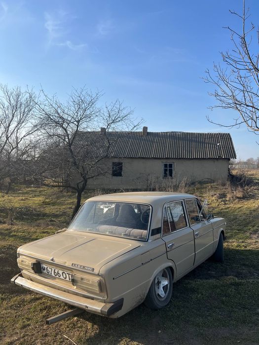 Машина ваз 2106.