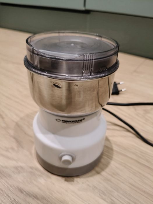 Ekpres kolbowy Cecotec Cafelizzia 790, biały