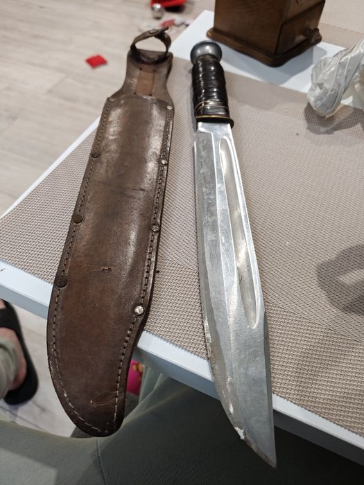 Noż około 27 cm.