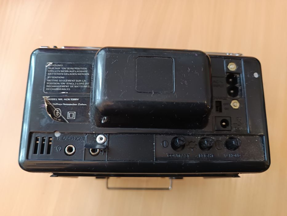 Telewizorek mini Intervision