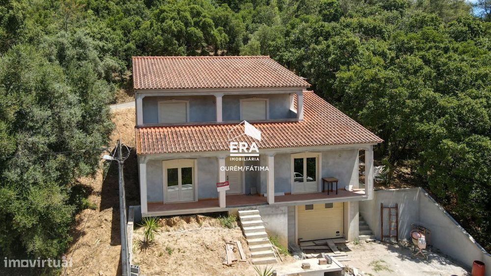 Moradia T5 localizada perto de Ourém