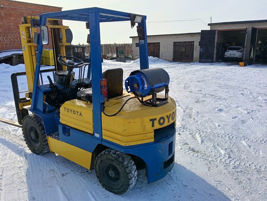 Wózek widłowy Toyota 2,5T