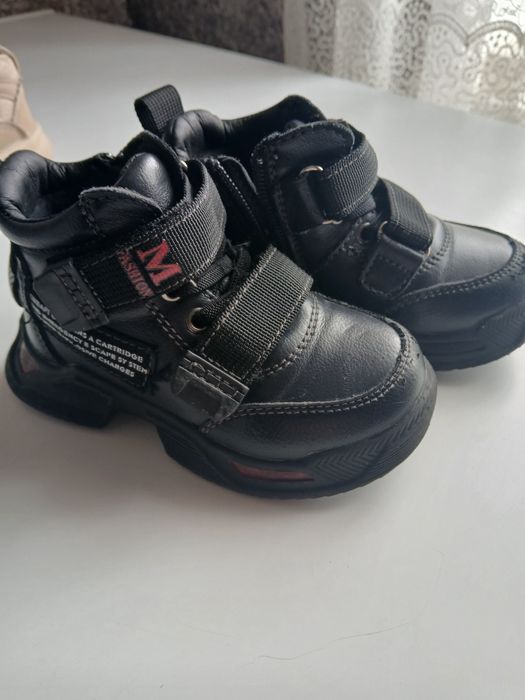 Дитячий одяг, взуття