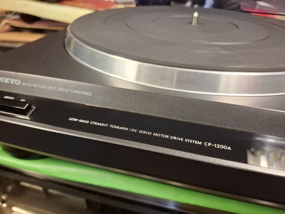 Gramofon Onkyo CP-1200A