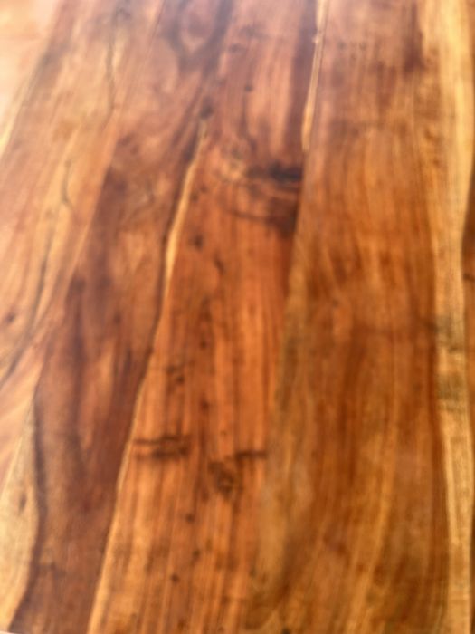 Mesa de madeira maciça