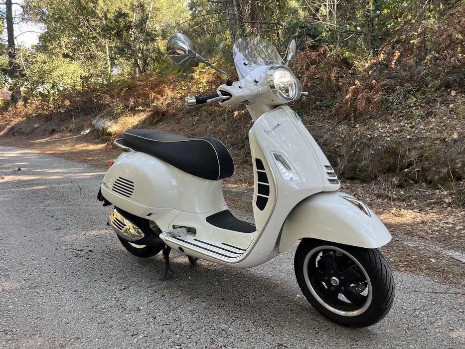 Vespa GTS 300 Super • 2020 • Só 3.200 km • Excelente estado
