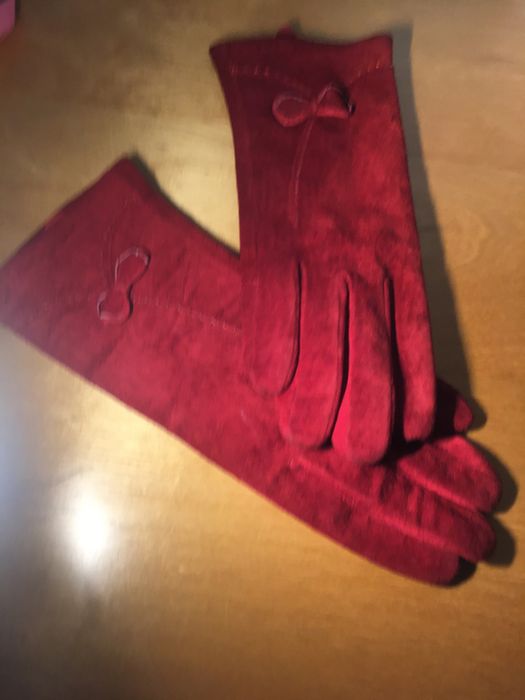 Luvas - Tamanho M - Em veludo vermelho