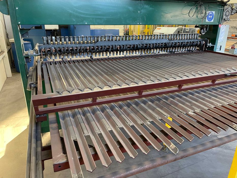 Zgrzewarka wielopunktowa do produkcji paneli ogrodzeniowych