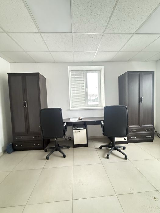 Продаж ангару та 40 соток землі