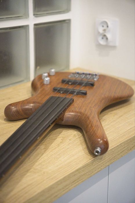 Warwick Corvette Standard 4 fretless gitara basowa