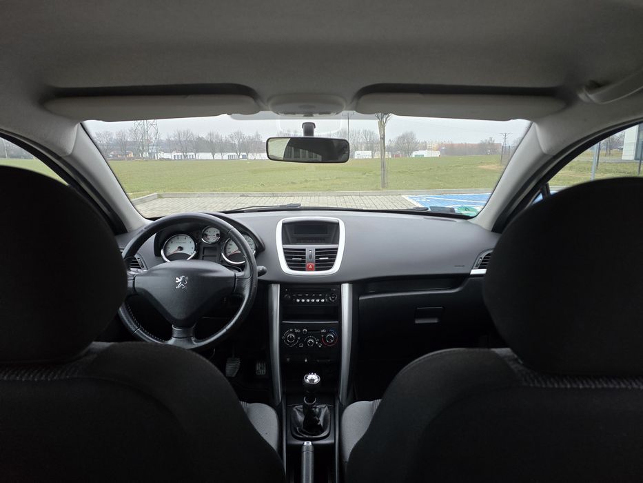 Peugeot 207 5 drzwi 1.4 benzyna Lift 2013r Super Stan Ekonomiczny